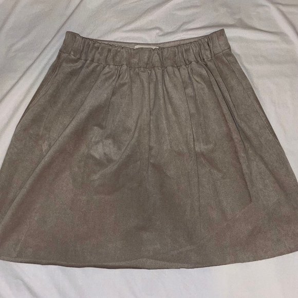 SOLD - Aritzia Wilfred Free Nescher Faux Suede Skirt - Picture 3 of 6